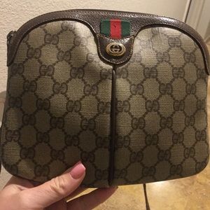 Vintage supreme Gucci crossbody purse.